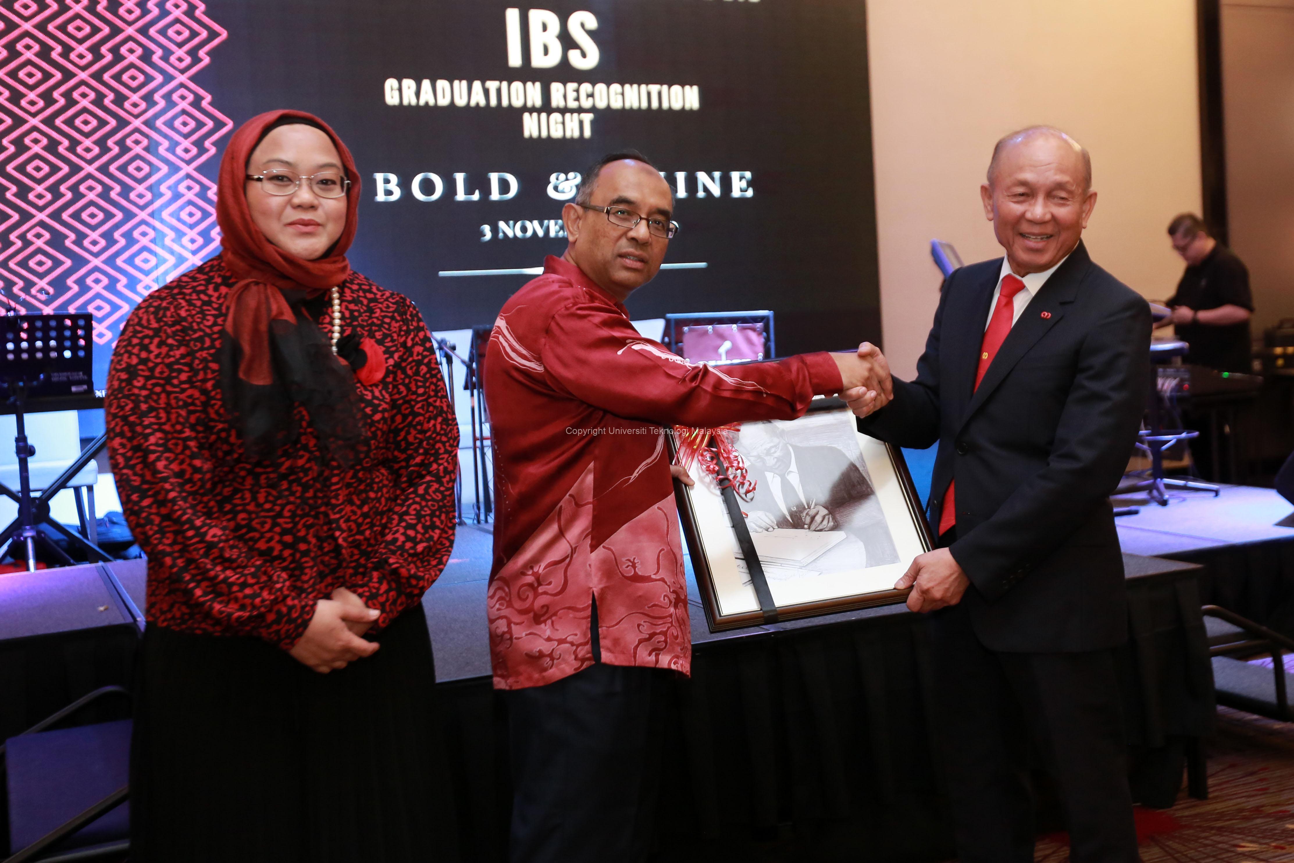 Azman Hashim IBS Graduation Recognition Night | UTM Photo Gallery