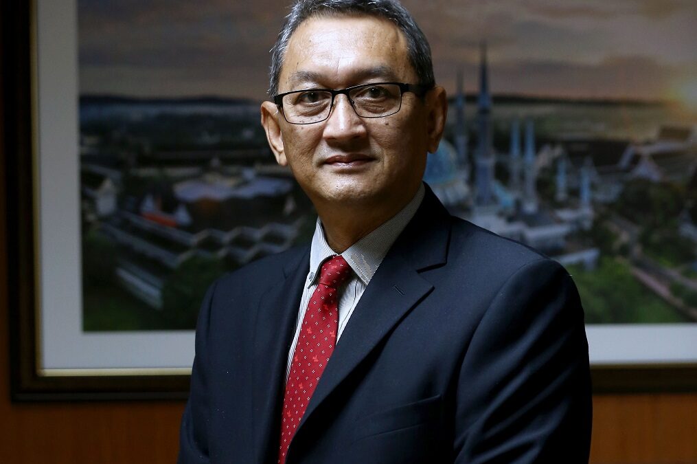 Penyampaian Watikah Pelantikan Pengarah Kerja UTM