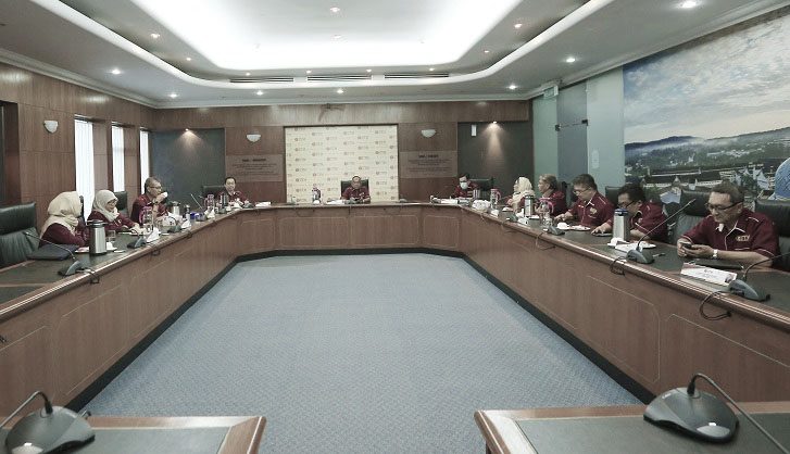 Mesyuarat Jawatankuasa Pengurusan Universiti Khas