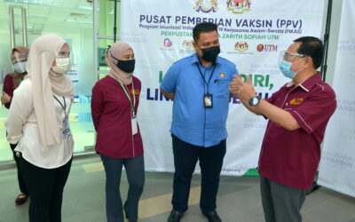 Lawatan Naib Canselor & Pegawai Daerah Kulai merangkap pengerusi CITF Kulai ke Pusat Pemberian Vaksin (PPV) IPT Integrasi UTM