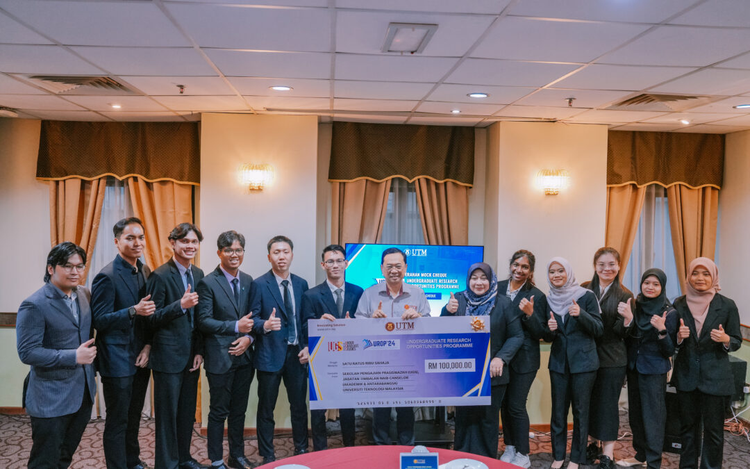 Program Majlis Penyerahan Mock Cheque Undergraduate Research Opportunities Programme (UROP)